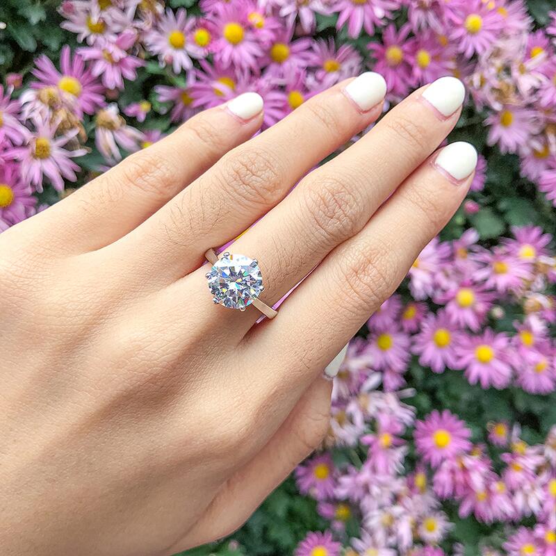 Luxury Moissanite Engagement Ring*